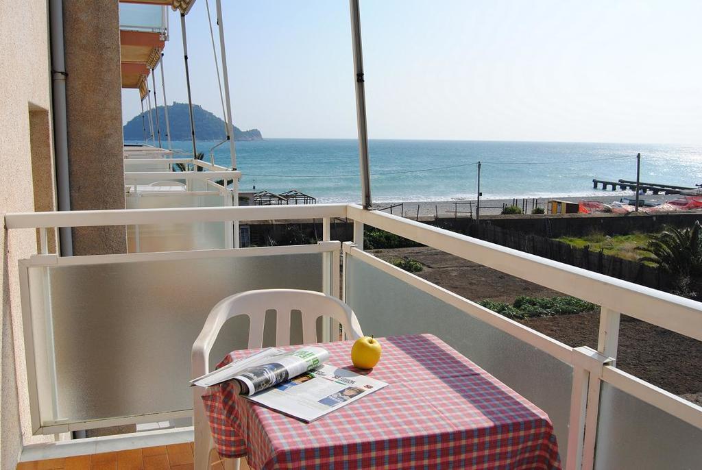 Residence Riviera Albenga Luaran gambar